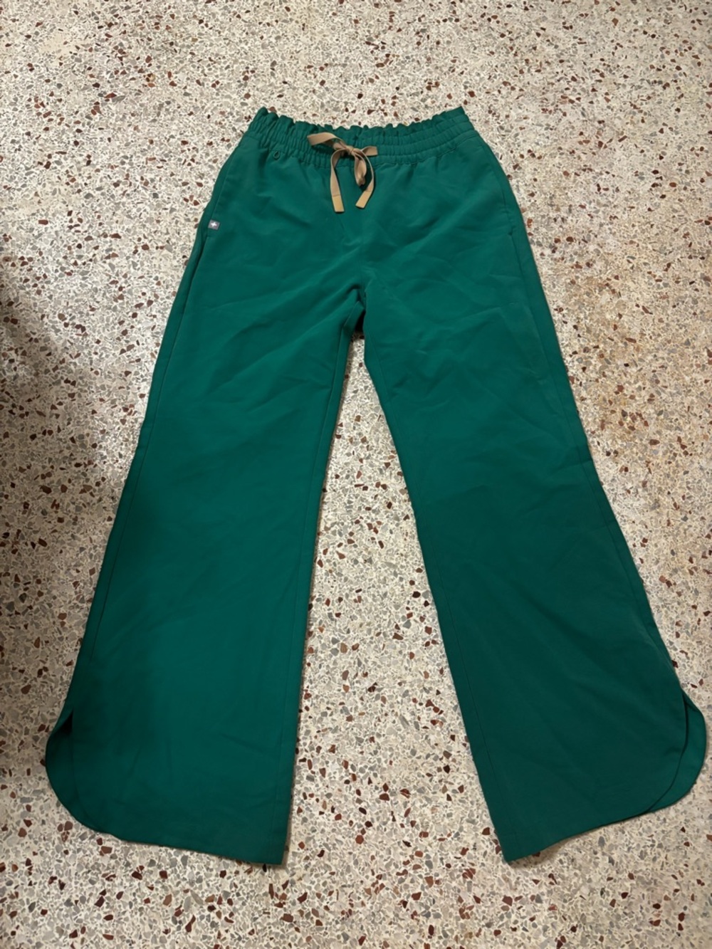 Figs hunter green wide left scrub pants women XS petite